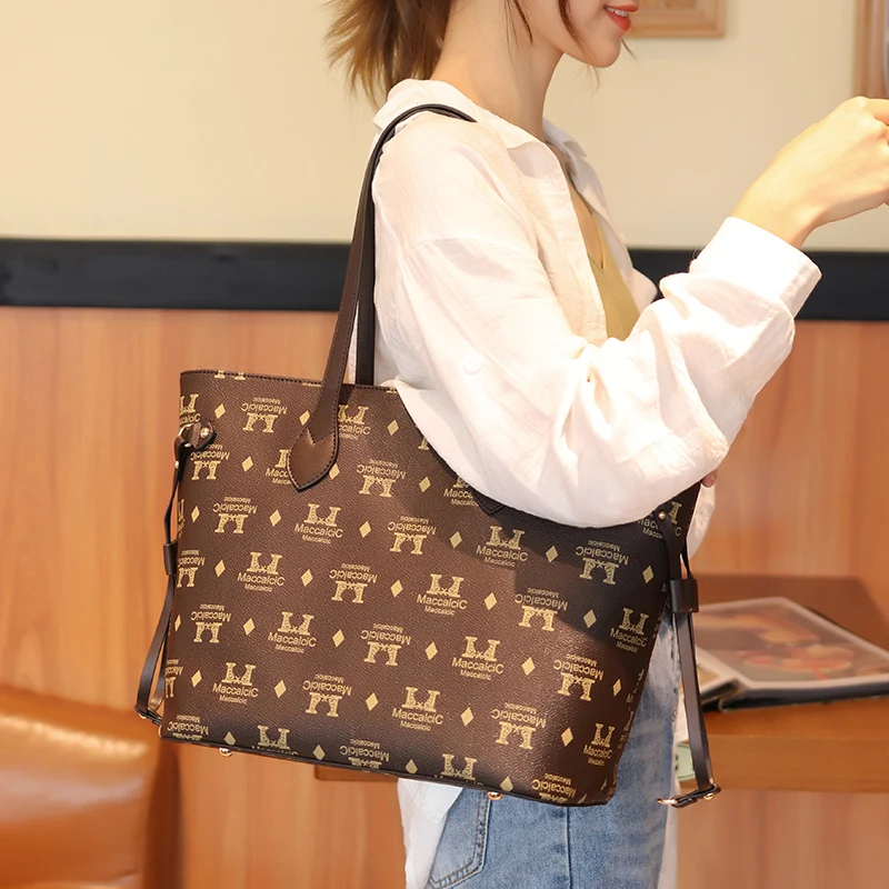 Genuine Leather Women Buckets 2021 New Fashion Larger Capacity Retro Printing Bags Ladies Fashionel Purses and Handbags Sac Luxe 
Genuine Leather Women Buckets 2021 New Fashion Larger Capacity Retro Printing Bags Ladies Fashionel Purses and Handbags Sac Luxe