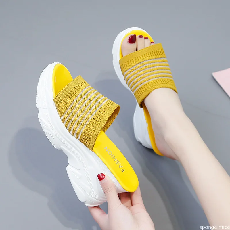 Flying woven slippers female 2021 summer new outer penetration lazy sponge cake thick bottom one pedal sandals
Flying woven slippers female 2021 summer new outer penetration lazy sponge cake thick bottom one pedal sandals