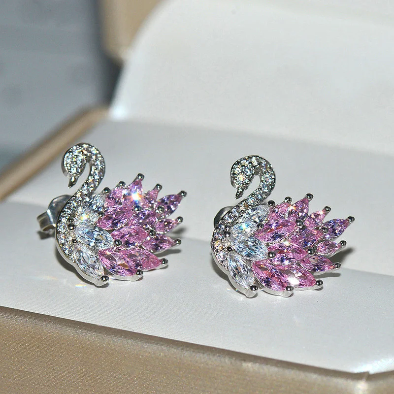 Exquisite Luxury Purple Crystal Little Swan Stud Earring Full Sparkling Zircon Design For Women Bride Wedding Engagement Jewelry 
Exquisite Luxury Purple Crystal Little Swan Stud Earring Full Sparkling Zircon Design For Women Bride Wedding Engagement Jewelry