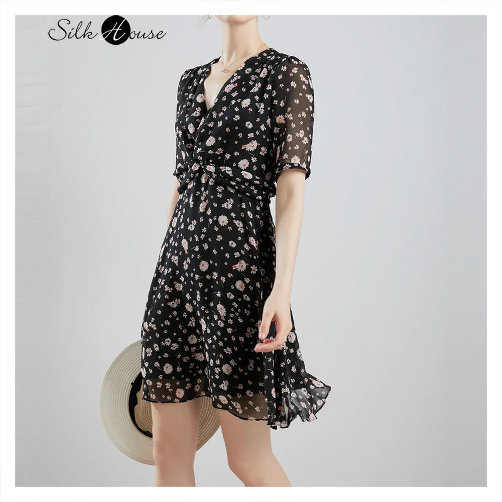 Little Daisy Print Silk Dress Female Mulberry Silk Shredded Flower V Collar Waist Thin Temperament A Word Skirt 2020 New Model
Little Daisy Print Silk Dress Female Mulberry Silk Shredded Flower V Collar Waist Thin Temperament A Word Skirt 2020 New Model