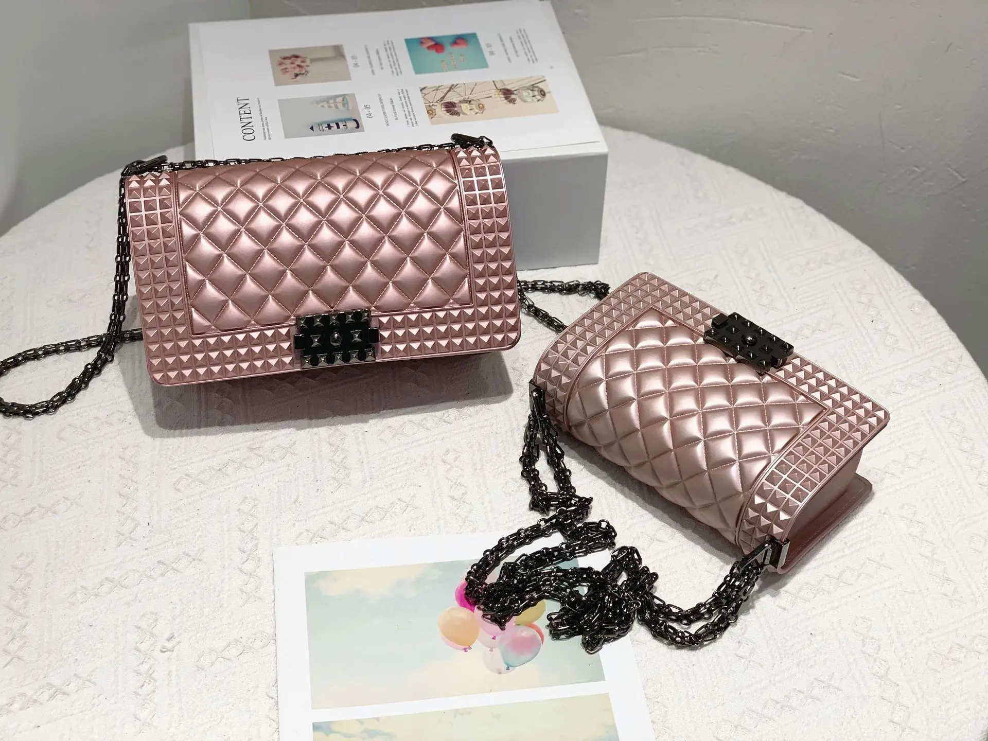 Brand Luxury Rivet Jelly Bag Shoulder Bag,Designer Brand Multicolor PVC Fashion Jelly Purses Crossbody Bags for Women 2022
Brand Luxury Rivet Jelly Bag Shoulder Bag,Designer Brand Multicolor PVC Fashion Jelly Purses Crossbody Bags for Women 2022