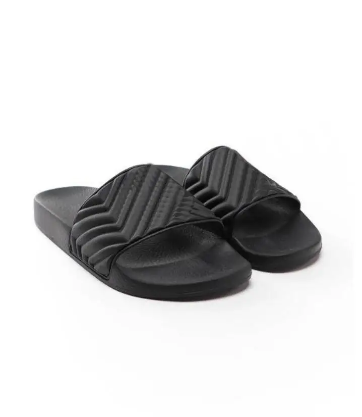 Cruise 2021 mens womens unisex black Matelasse Rubber Slide sandals Flat beach slippers Molded rubber footbed 
Cruise 2021 mens womens unisex black Matelasse Rubber Slide sandals Flat beach slippers Molded rubber footbed