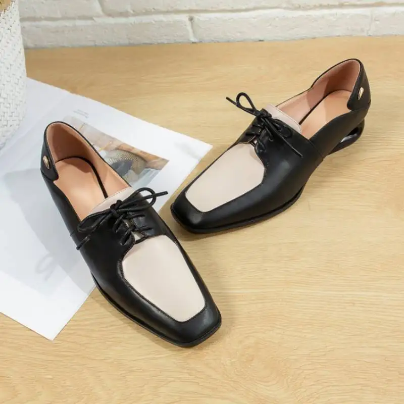 FITWEE Женская обувь на плоской подошве с перекрестными ремешками С квадратным