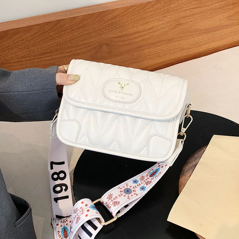 2021 Summer Designer Casual Women's Bag Female Shoulder Luxury Crossbody Cheap Baguette Bags For Women Small White Leather Tote
2021 Summer Designer Casual Women's Bag Female Shoulder Luxury Crossbody Cheap Baguette Bags For Women Small White Leather Tote