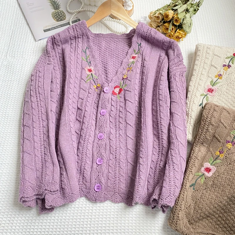 Осень-зима 2021, милый вязаный кардиган Mori Girl с вышивкой и V-образным вырезом, японский Artsy, ретро, свободный свитер, осенняя куртка 
Осень-зима 2021, милый вязаный кардиган Mori Girl с вышивкой и V-образным вырезом, японский Artsy, ретро, свободный свитер, осенняя куртка