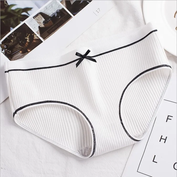 2021 Pure Cotton Underwear Ladies Thread Cotton Bow Breathable Sexy Mid-Waist Girl Japanese Briefs
2021 Pure Cotton Underwear Ladies Thread Cotton Bow Breathable Sexy Mid-Waist Girl Japanese Briefs