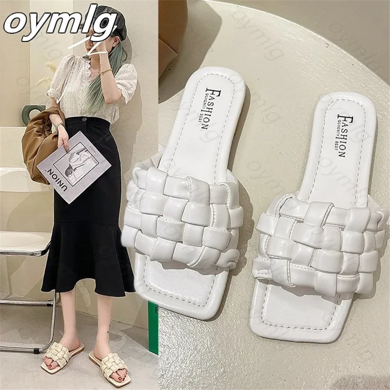 2021 summer new Woven slippers women outer wear fashion square head one-word drag net red flat sandals slippers
2021 summer new Woven slippers women outer wear fashion square head one-word drag net red flat sandals slippers