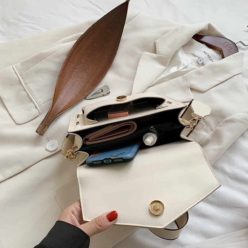 Female Chain Leather Shoulder Bag 2020 Women Messenger Bags Bolsa Feminina Solid Vintage Crossbody Bags for Women Flap Bag Sac
Female Chain Leather Shoulder Bag 2020 Women Messenger Bags Bolsa Feminina Solid Vintage Crossbody Bags for Women Flap Bag Sac