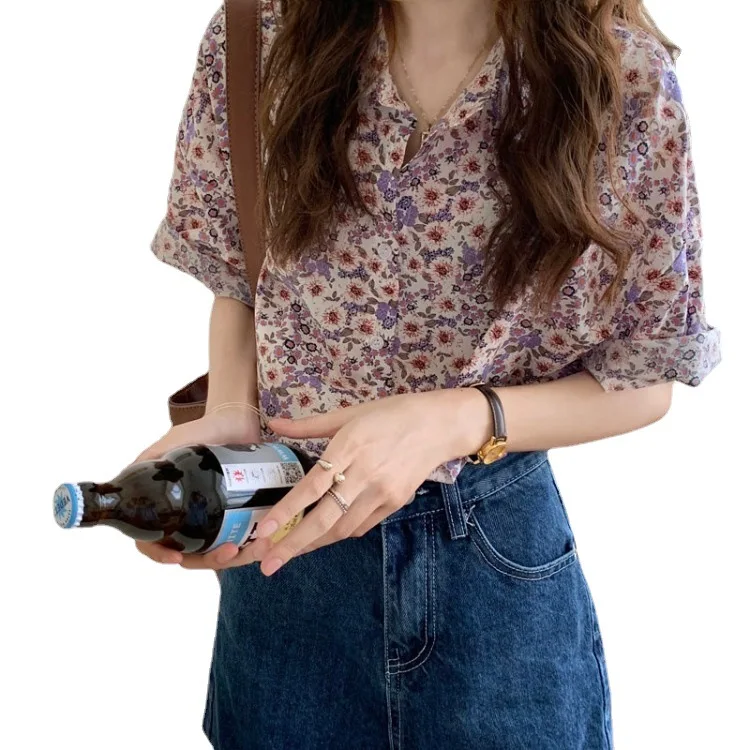 2021 summer thin floral shirt short-sleeved design sense Hong Kong style retro top women
2021 summer thin floral shirt short-sleeved design sense Hong Kong style retro top women
