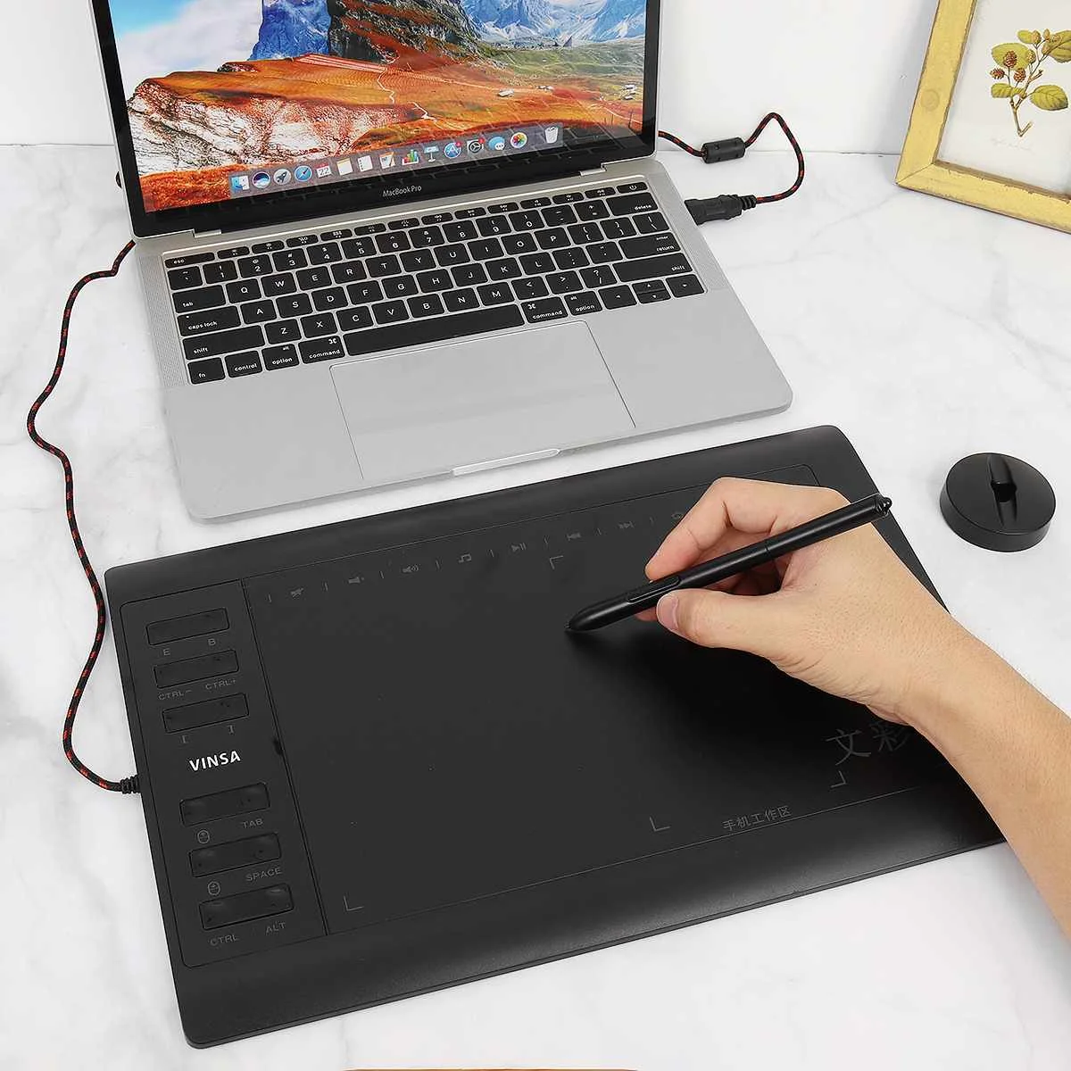 9.4x14.17'' Graphics Tablet 8192 Levels Graphic Drawing Tablet Digital Tablet 233 Point Quick Reading Signature Pad Drawing Pen
9.4x14.17'' Graphics Tablet 8192 Levels Graphic Drawing Tablet Digital Tablet 233 Point Quick Reading Signature Pad Drawing Pen