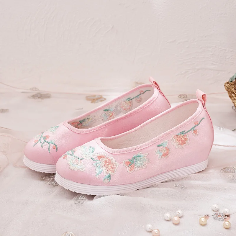 Hanfu Shoes Embroidered Wedges Increased Retro Traditional Hanfu Women's Shoes Embroidered Shoes At The End of A Thousand Layers
Hanfu Shoes Embroidered Wedges Increased Retro Traditional Hanfu Women's Shoes Embroidered Shoes At The End of A Thousand Layers