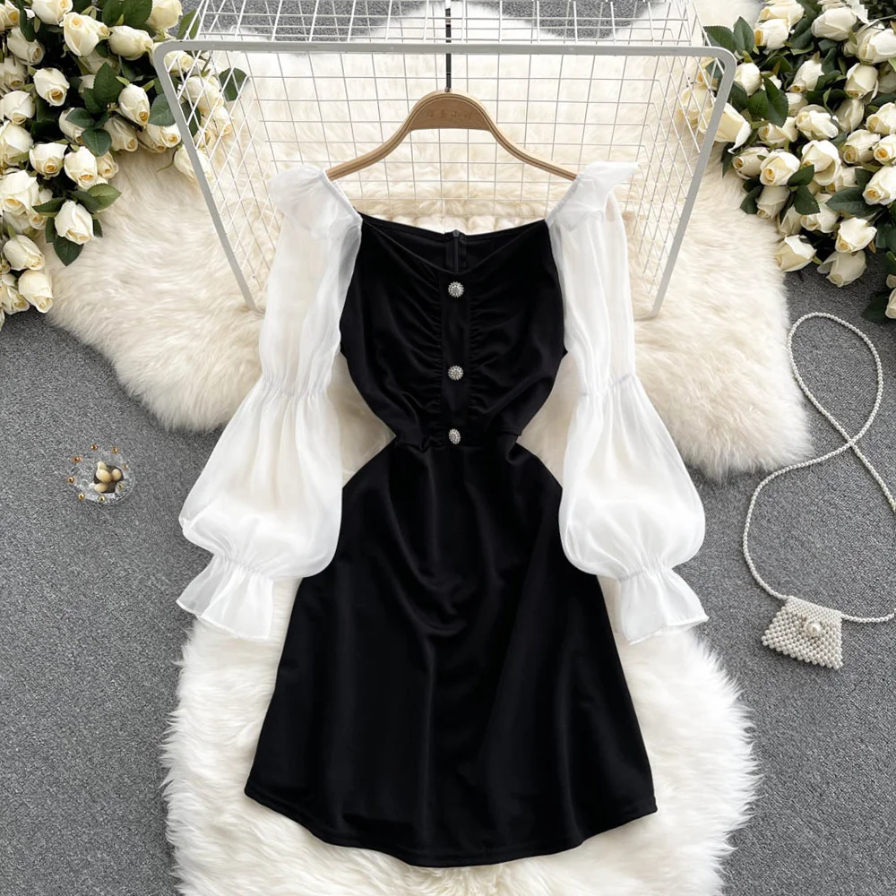 Vintage Style Velvet Dress Women White and Black Patchwork V-neck Lantern Sleeve Button High Waist Elegant Party Mini Dress Robe
Vintage Style Velvet Dress Women White and Black Patchwork V-neck Lantern Sleeve Button High Waist Elegant Party Mini Dress Robe
