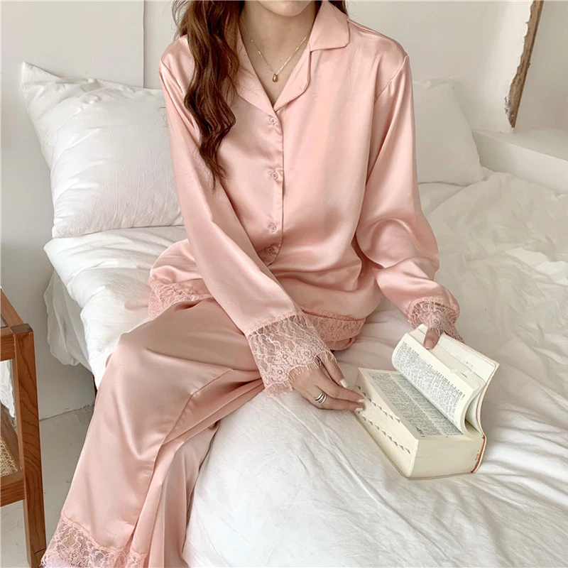 Alien Kitty 2021 New Two Pieces Suit Cardigans Solid Lace Silk Nightwear Sweet Soft Casual Homewear Loose Fashion Pajamas Set
Alien Kitty 2021 New Two Pieces Suit Cardigans Solid Lace Silk Nightwear Sweet Soft Casual Homewear Loose Fashion Pajamas Set