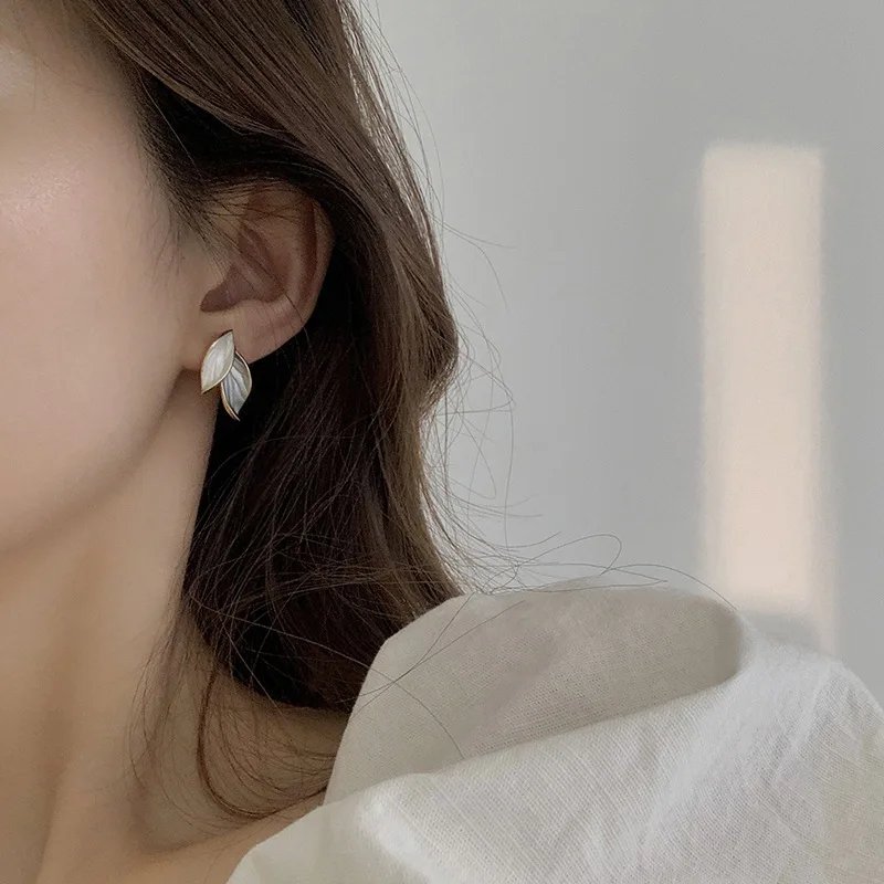 Arrival Metal Trendy Summer Fresh Lovely Sweet Grey Leaf Dangle Earrings For Women Fashion All-match Simple Jewelry 2021 New
Arrival Metal Trendy Summer Fresh Lovely Sweet Grey Leaf Dangle Earrings For Women Fashion All-match Simple Jewelry 2021 New