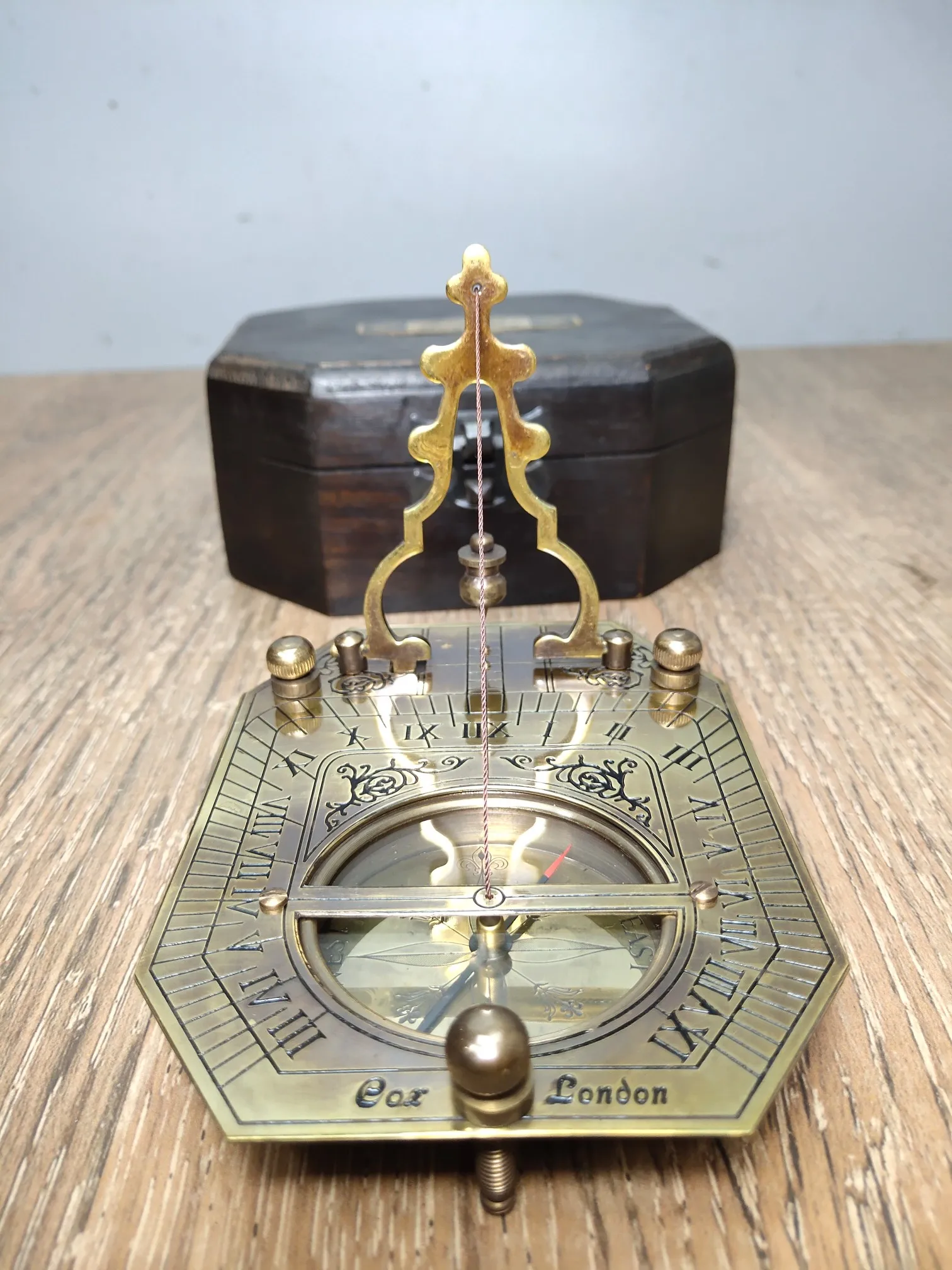 Home Decor 5" Tibet Buddhism Old Bronze Sinan compass wood box set navigation Identify direction and bearing compass
Home Decor 5" Tibet Buddhism Old Bronze Sinan compass wood box set navigation Identify direction and bearing compass