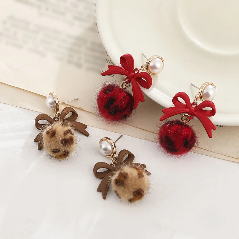 1 Pair Sweet Bowknot Earring Korean Leopard Pom Pom Ball Stud Earrings For Women Jewelry Autumn Winter New Trendy
1 Pair Sweet Bowknot Earring Korean Leopard Pom Pom Ball Stud Earrings For Women Jewelry Autumn Winter New Trendy