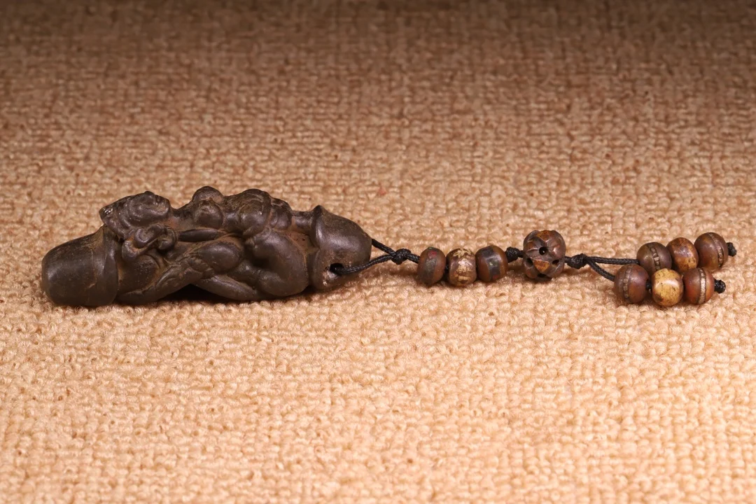 3"Tibet Temple Old Bronze Belle Male genitals Art Statue amulet Pendant Giant sun god Town House Exorcism Ward off evil spirits
3"Tibet Temple Old Bronze Belle Male genitals Art Statue amulet Pendant Giant sun god Town House Exorcism Ward off evil spirits