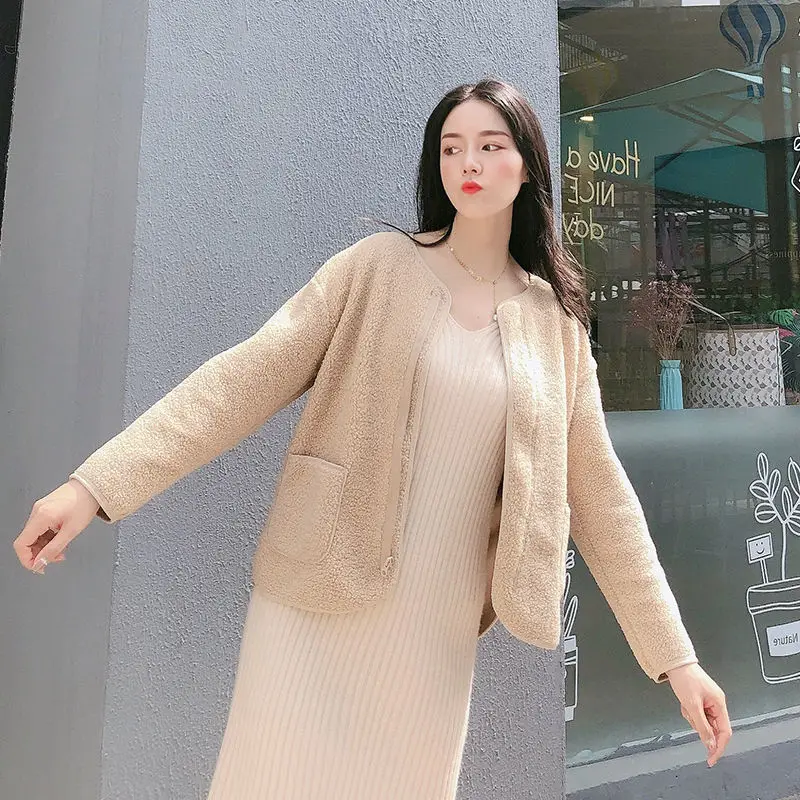 2021 Autumn Winter Faux Fur Coat Women Casual O Neck Warm Zipper Fur Jacket Plush Overcoat Pocket Teddy Outwear Female Plus Size
2021 Autumn Winter Faux Fur Coat Women Casual O Neck Warm Zipper Fur Jacket Plush Overcoat Pocket Teddy Outwear Female Plus Size