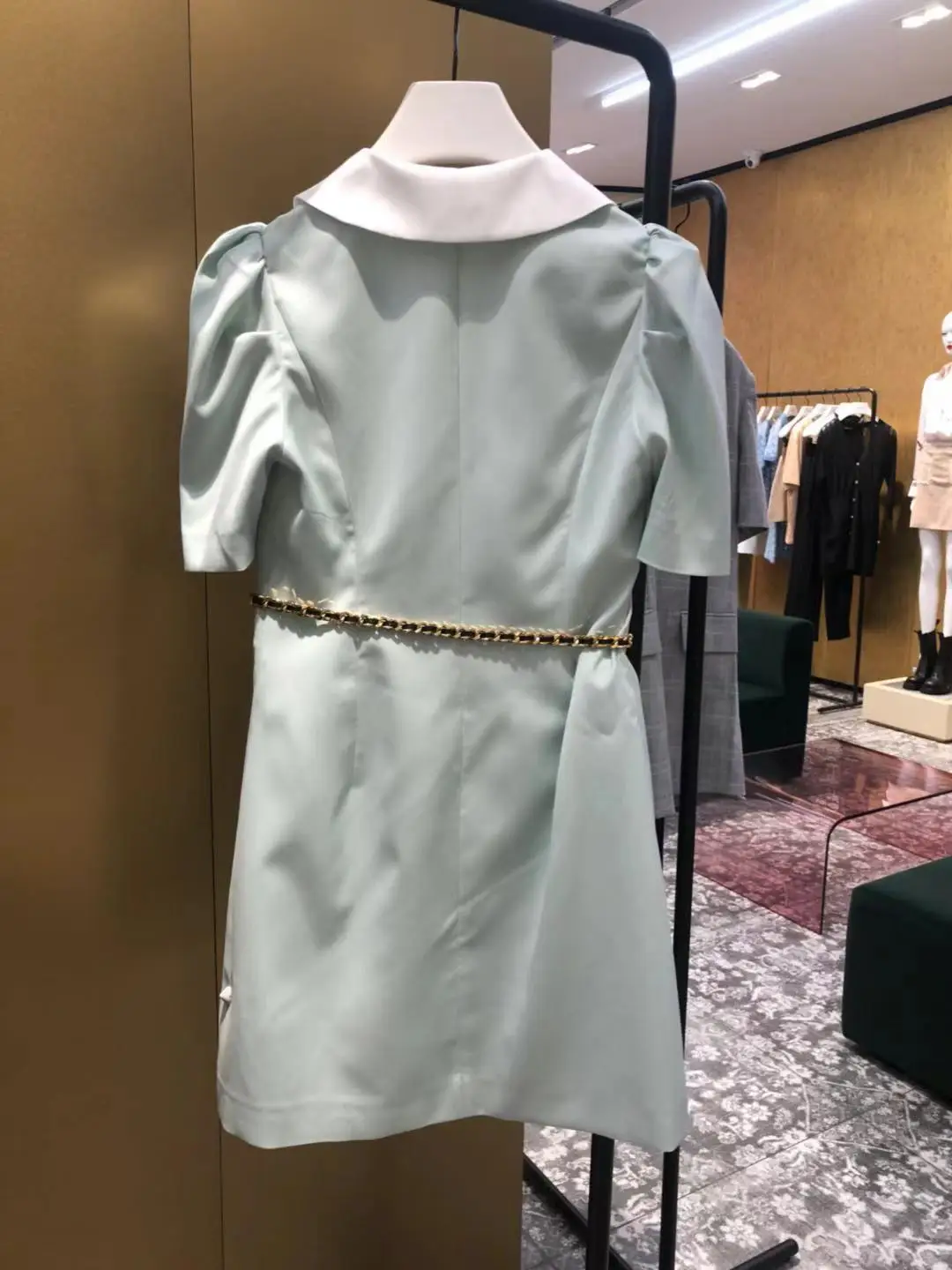 Oujia 2021 summer new style with waist chain French bubble sleeve double breasted dress female 1nh2086240-4a
Oujia 2021 summer new style with waist chain French bubble sleeve double breasted dress female 1nh2086240-4a