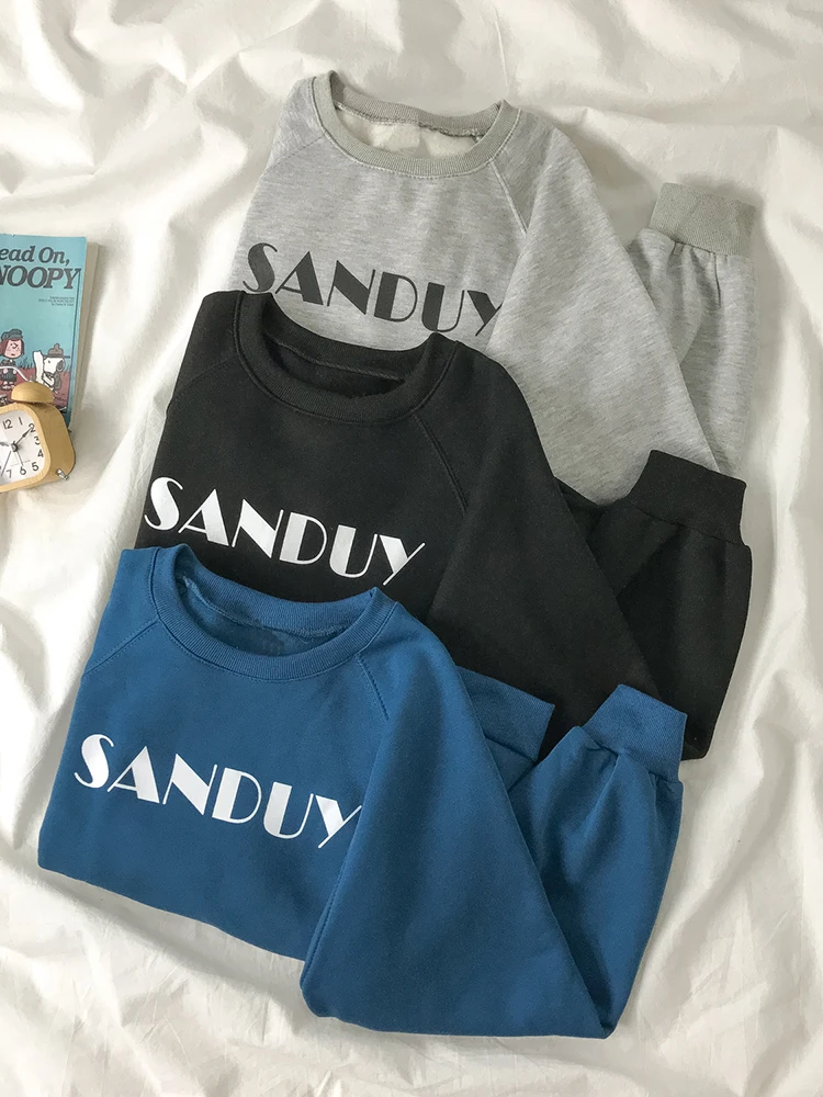 Осенне-зимняя новая повседневная спортивная одежда без пальцев с длинным рукавом женский корейский Свободный УТЕПЛЕННЫЙ ТОП с буквами 
Осенне-зимняя новая повседневная спортивная одежда без пальцев с длинным рукавом женский корейский Свободный УТЕПЛЕННЫЙ ТОП с буквами