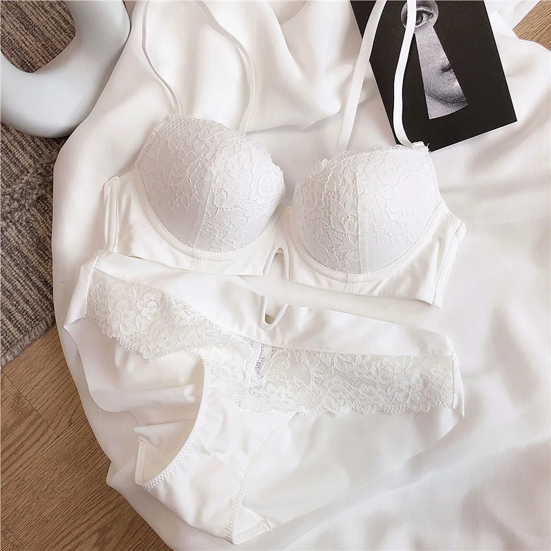 Женский комплект кружевного бюстгальтера
Женский комплект кружевного бюстгальтера