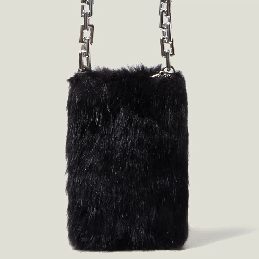 Luxury Faux Fox Fur Crossbody Bag for Women Designer Chains Shoulder Bag Soft Long Plush Small Tote Warm Winter Purses 2021 New
Luxury Faux Fox Fur Crossbody Bag for Women Designer Chains Shoulder Bag Soft Long Plush Small Tote Warm Winter Purses 2021 New