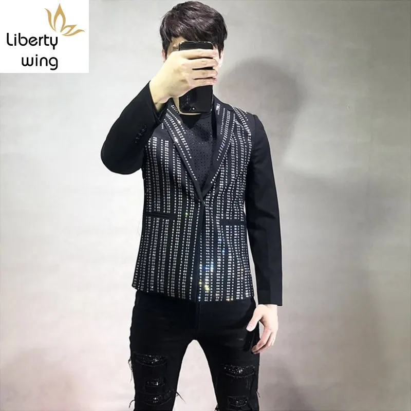 Spring Autumn Brand New Male Striped Diamonds Blazer Gothic Fashion Casual Nightclub Wear Long Sleeve Slim Mens Outerwear Coats
Spring Autumn Brand New Male Striped Diamonds Blazer Gothic Fashion Casual Nightclub Wear Long Sleeve Slim Mens Outerwear Coats