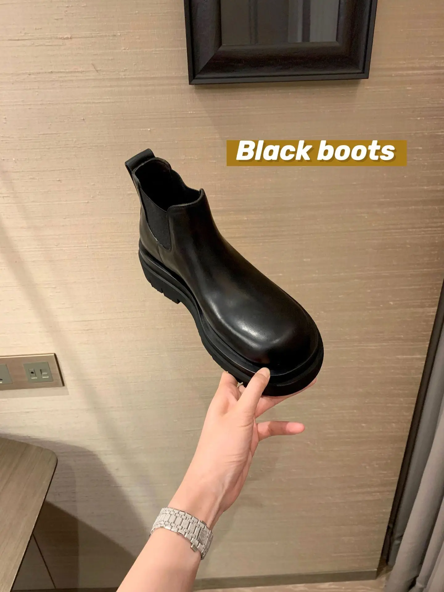 Autumn round toe women's boots, Chelsea short boots, thick-soled British style chimney boots, black elastic leather boots
Autumn round toe women's boots, Chelsea short boots, thick-soled British style chimney boots, black elastic leather boots