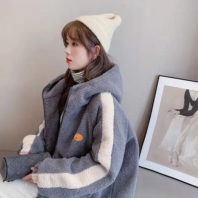 Autumn Winter Retro Women Trendy Loose Printing Zipper Versatile Lamb Wool Coat Temperament Thickened Sweet Hooded Collar Coat
Autumn Winter Retro Women Trendy Loose Printing Zipper Versatile Lamb Wool Coat Temperament Thickened Sweet Hooded Collar Coat