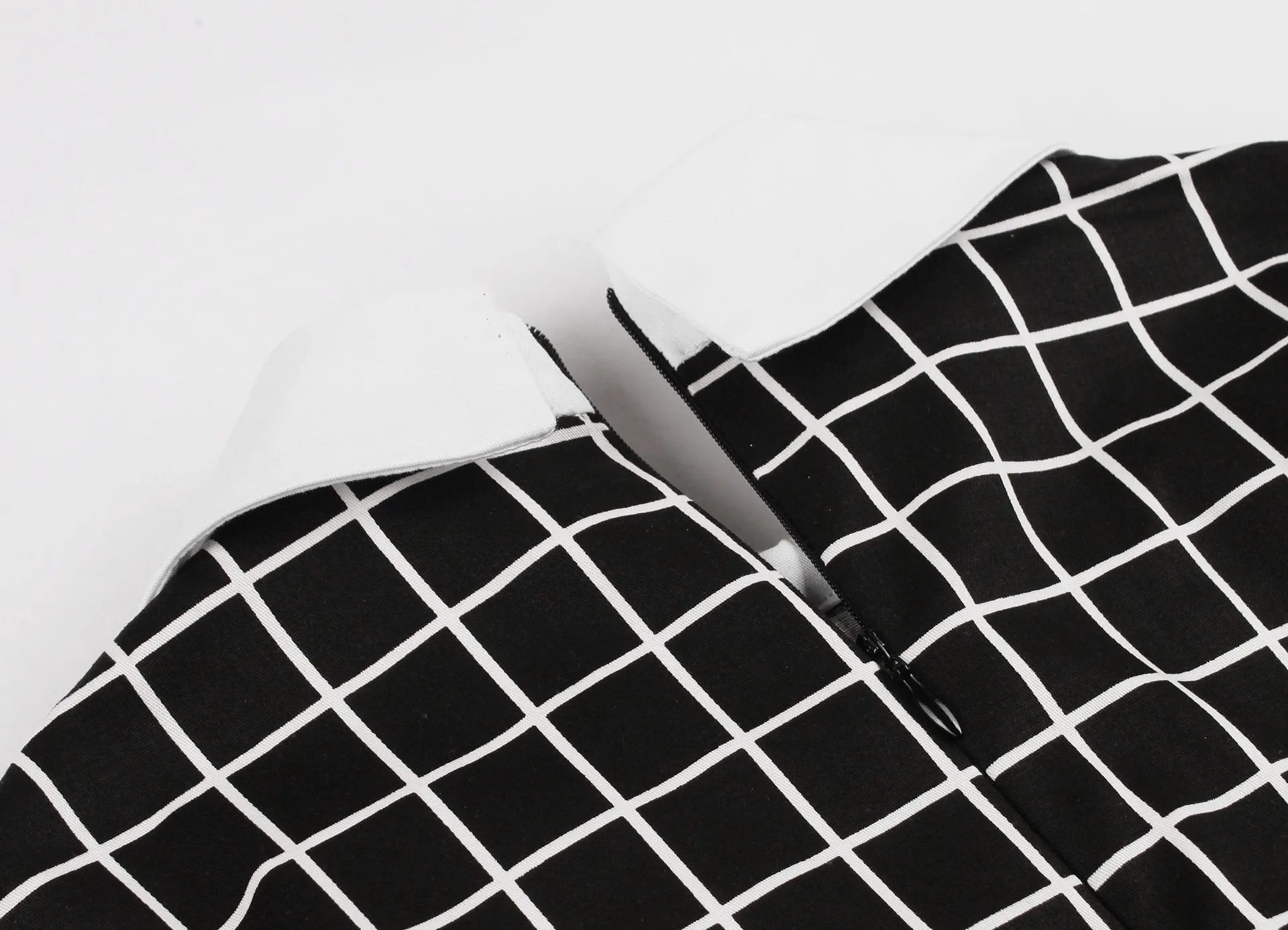 2021 Women Hepburn Retro Dress Black Plaid Lapel Bow Elegant Temperament College Style High Waist Long Sleeve Swing Dresses
2021 Women Hepburn Retro Dress Black Plaid Lapel Bow Elegant Temperament College Style High Waist Long Sleeve Swing Dresses