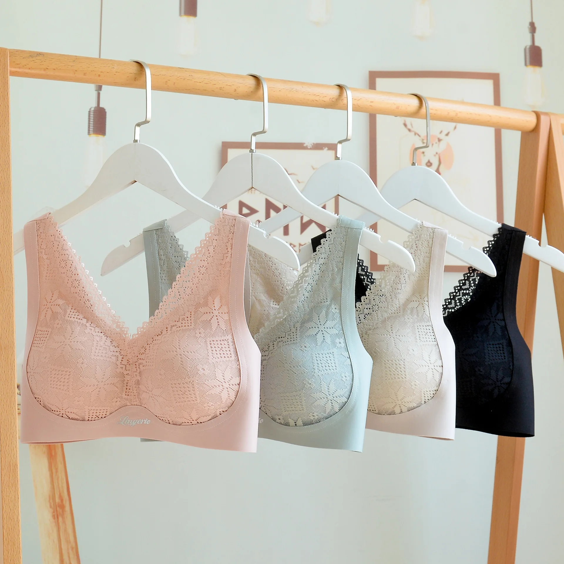 Новинка, бесшовное и удобное латексное нижнее белье Yizhuodi без оправы для женщин, регулируемый спортивный топ для йоги, кружевной бюстгальтер
Новинка, бесшовное и удобное латексное нижнее белье Yizhuodi без оправы для женщин, регулируемый спортивный топ для йоги, кружевной бюстгальтер