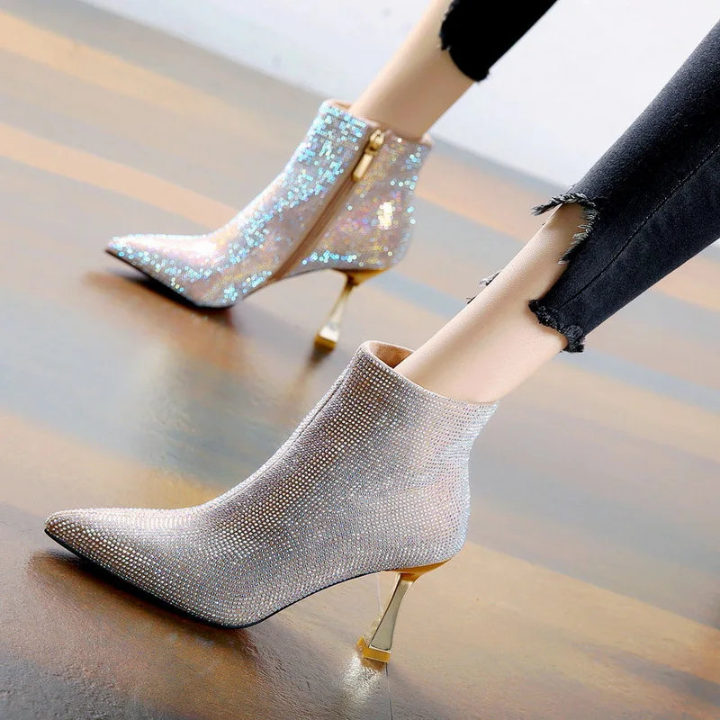 Europea Style Sexy High Heeled Ankle Boots,Women Short Botas,Shining Winter Party Shoes,Pointed Toe,BEIGE,BLACK,Dropshipping
Europea Style Sexy High Heeled Ankle Boots,Women Short Botas,Shining Winter Party Shoes,Pointed Toe,BEIGE,BLACK,Dropshipping