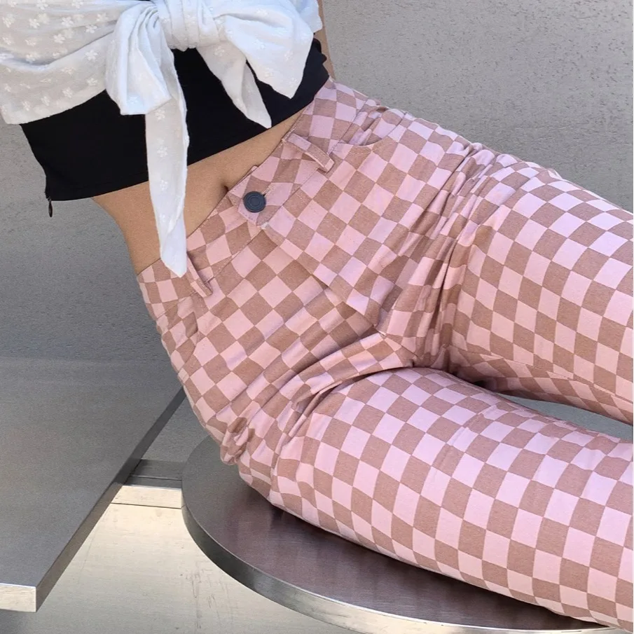 2022 Spring and Autumn Women's Pink Trousers Korean Fashion Checkerboard High-waisted Micro-la Thin Casual Street Women's traf
2022 Spring and Autumn Women's Pink Trousers Korean Fashion Checkerboard High-waisted Micro-la Thin Casual Street Women's traf