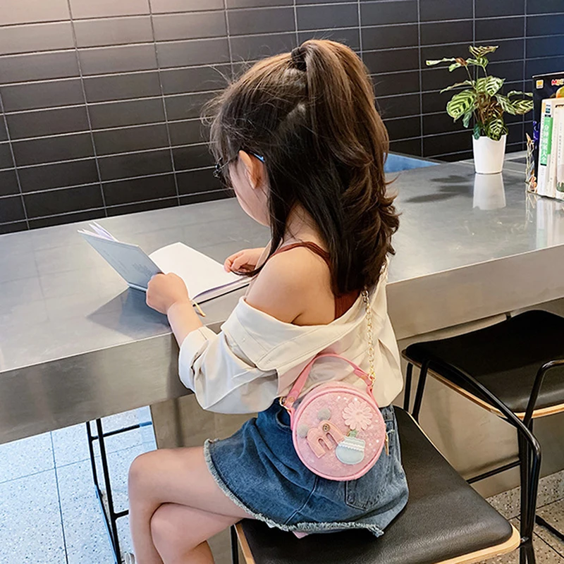 Flowers Appliques Shoulder Bag Kid Children's Messenger Bag Small Round Crossbody Bag Girls Travel Organizer Coin Purse Wallet
Flowers Appliques Shoulder Bag Kid Children's Messenger Bag Small Round Crossbody Bag Girls Travel Organizer Coin Purse Wallet