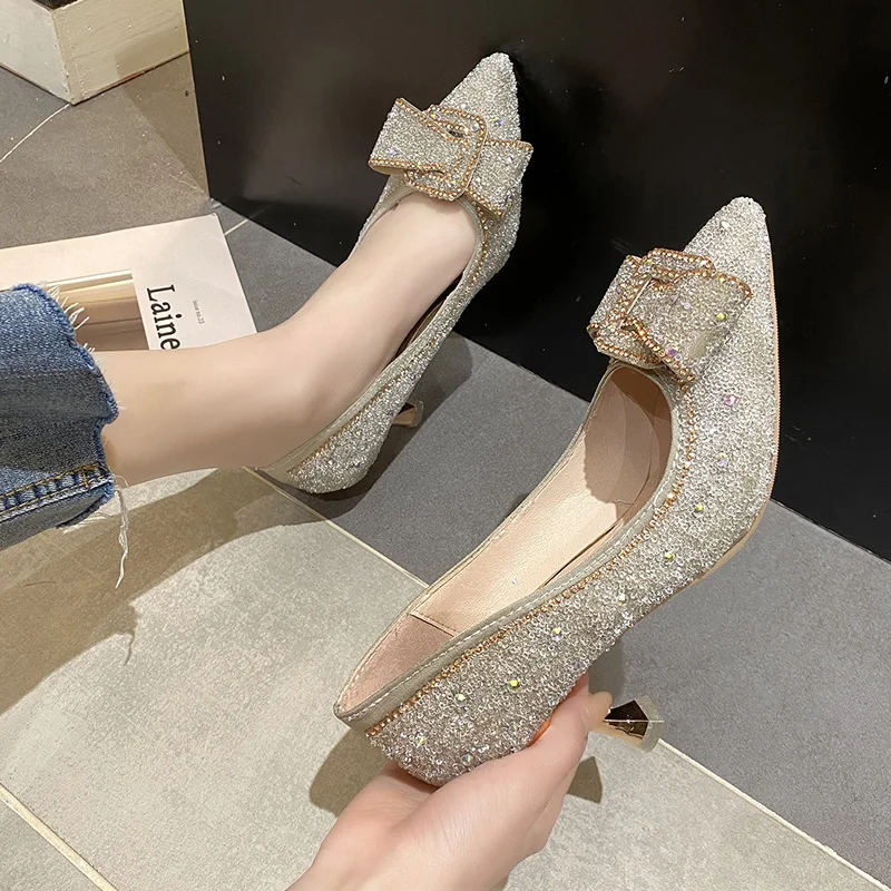 All-Match Pointed Shallow Mouth Ladies Single Shoes Spring And Summer New Exquisite Rhinestone Bow Sweet High Heels
All-Match Pointed Shallow Mouth Ladies Single Shoes Spring And Summer New Exquisite Rhinestone Bow Sweet High Heels