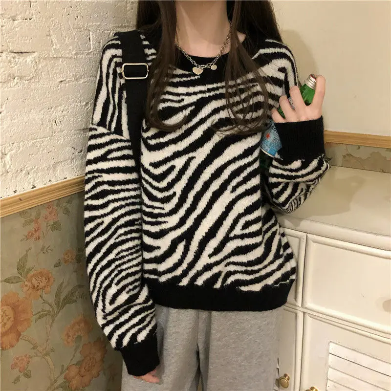 Zebra Print Sweater Women 's Autumn and Winter 2021 New Pullover Loose Outer Wear Western Style Knitted Coat
Zebra Print Sweater Women 's Autumn and Winter 2021 New Pullover Loose Outer Wear Western Style Knitted Coat