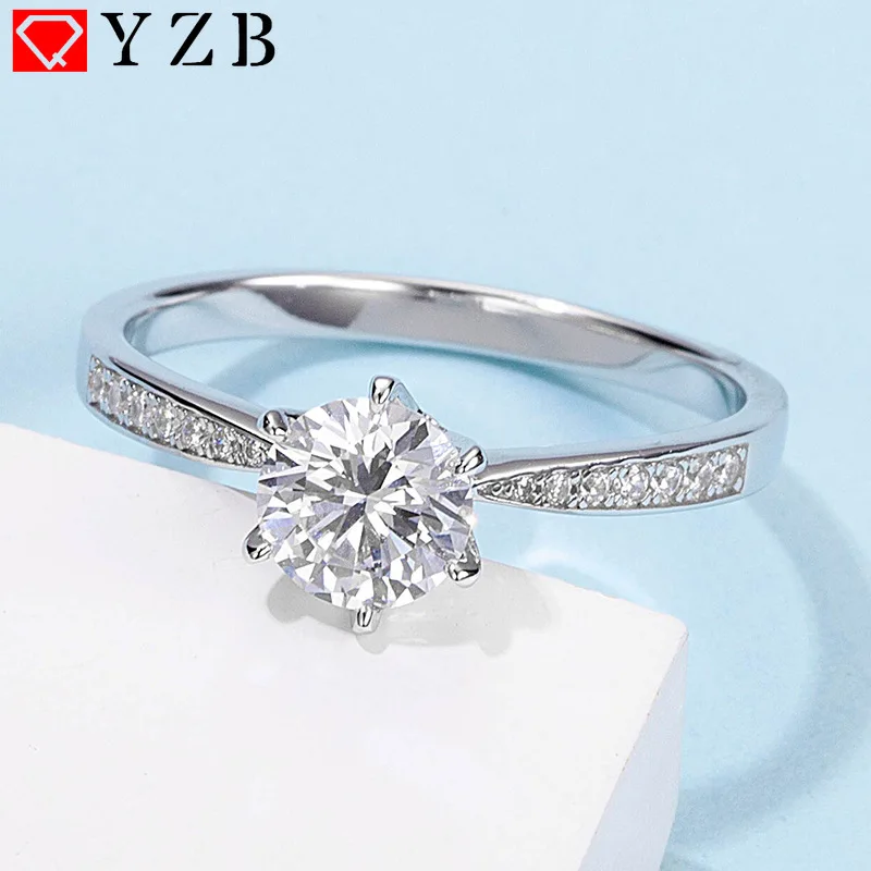 QYZB 925 Sterling Silver D Color 1 Ct Round Cut VVS 6.5mm Moissanite Ring Engagement&Wedding Ring for Women Fine Jewelry Gift
QYZB 925 Sterling Silver D Color 1 Ct Round Cut VVS 6.5mm Moissanite Ring Engagement&Wedding Ring for Women Fine Jewelry Gift