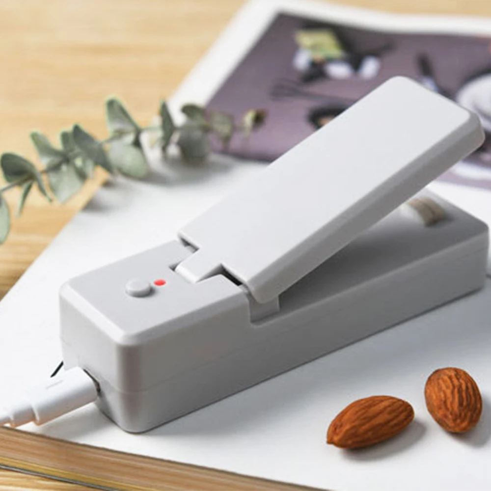 2 In 1 Mini Bag Sealer Rechargeable Plastic Bags Food Clip Heat Sealer Portable Refillable Heat Cutter Kitchen Storage Bag Clips
2 In 1 Mini Bag Sealer Rechargeable Plastic Bags Food Clip Heat Sealer Portable Refillable Heat Cutter Kitchen Storage Bag Clips