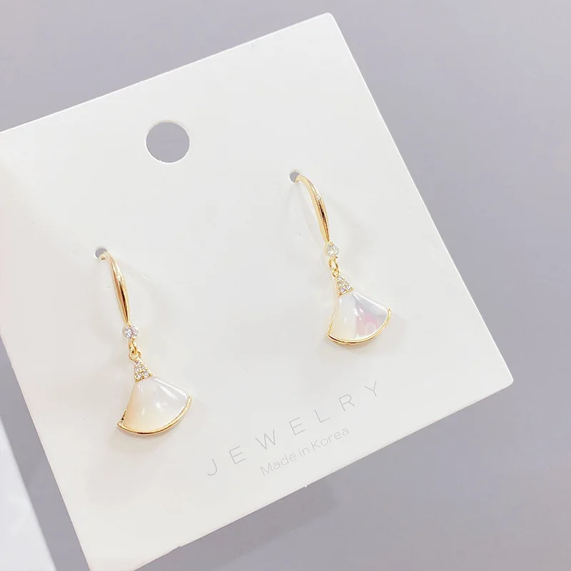Wholesale Silver Plated Real Fritillary Fan-Shaped Small Skirt Stud Earrings Women's Long INS Jewelry
Wholesale Silver Plated Real Fritillary Fan-Shaped Small Skirt Stud Earrings Women's Long INS Jewelry