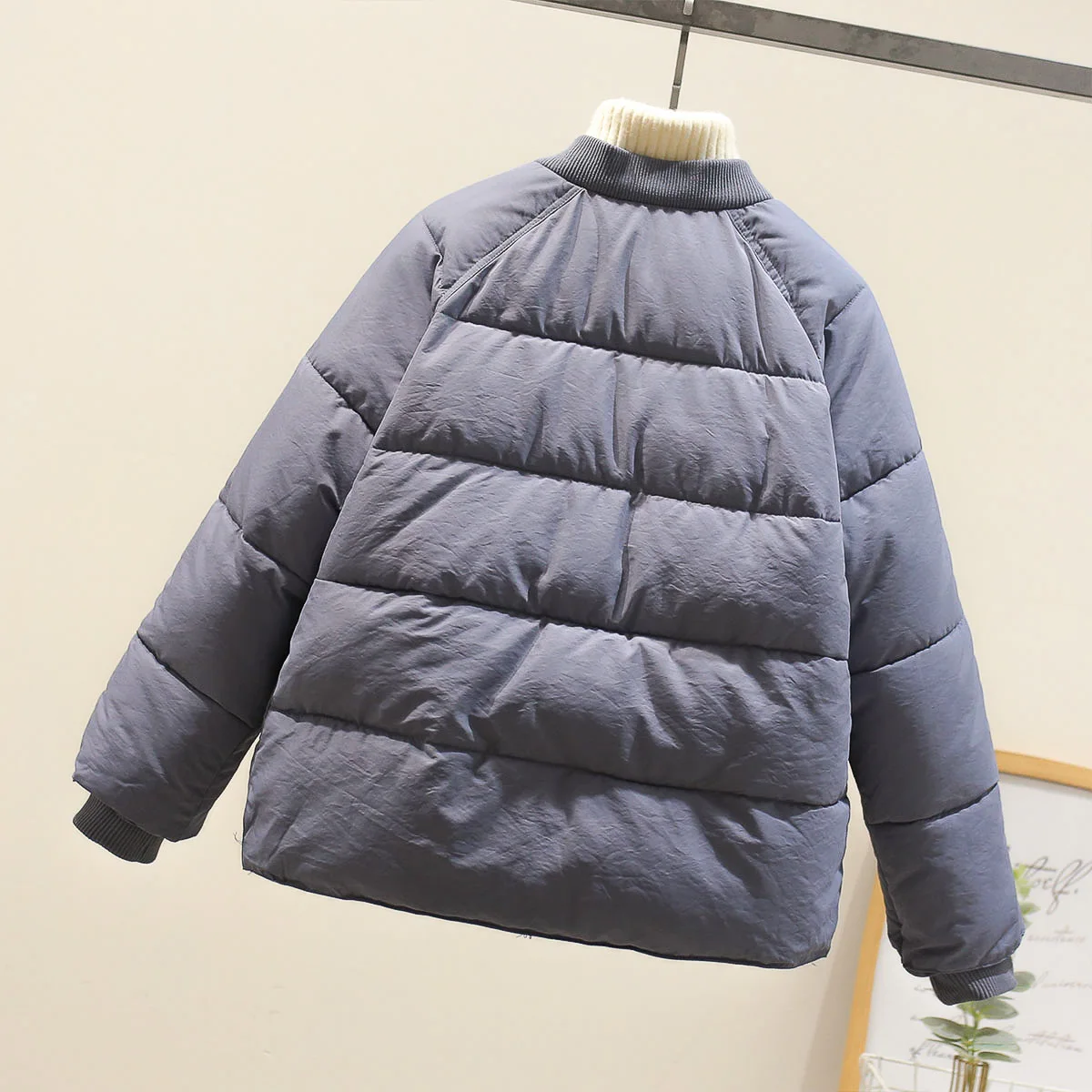 Women's Short Padded Jacket with Stand-up Collar Winter Down Padded Jacket for Students
Women's Short Padded Jacket with Stand-up Collar Winter Down Padded Jacket for Students