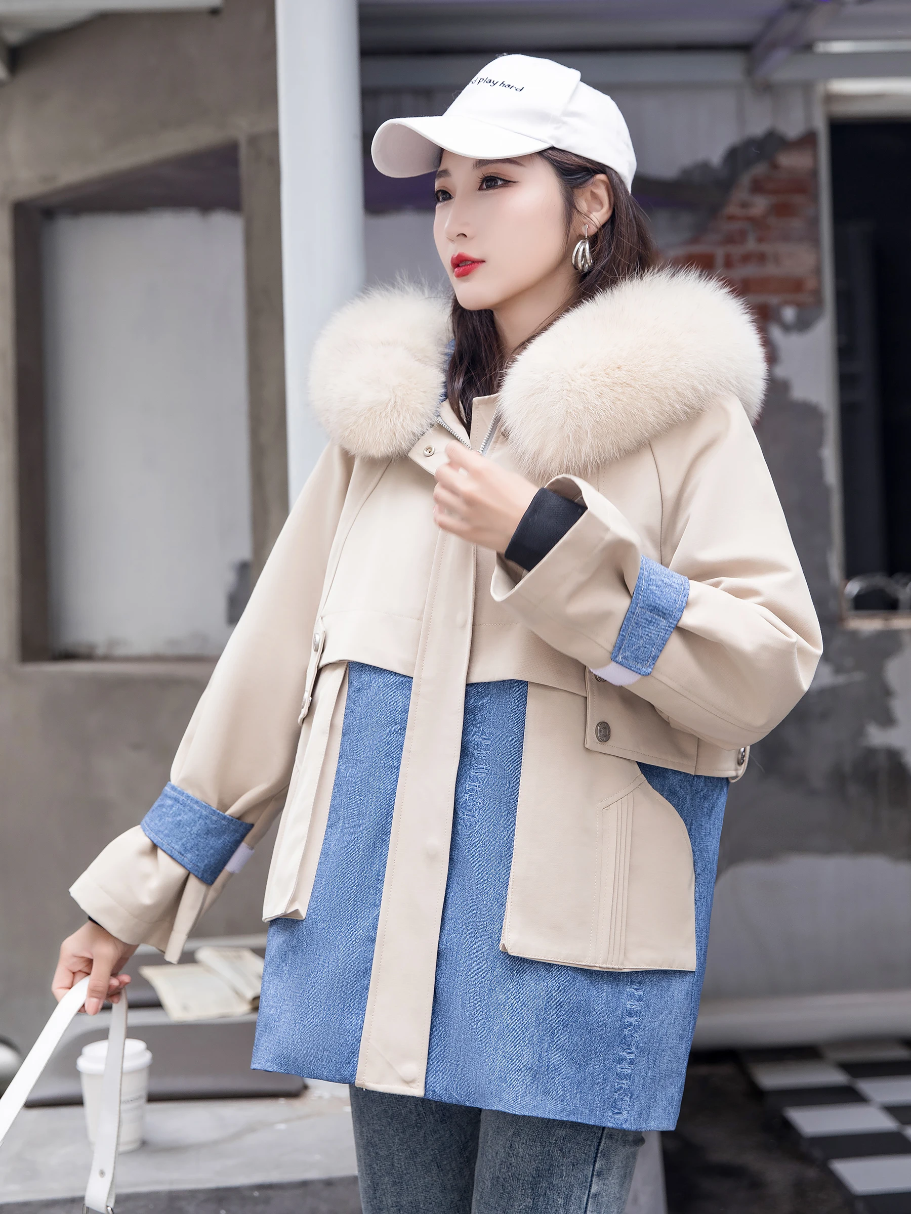 Real Fur Coat Women Winter Jacket Real Fox Fur Hooded Coat 2021 New Loose Female Detachable Fur Liner Parkas for Women Outerwear
Real Fur Coat Women Winter Jacket Real Fox Fur Hooded Coat 2021 New Loose Female Detachable Fur Liner Parkas for Women Outerwear