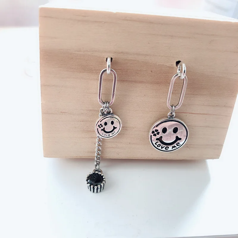 Korean Version of S925 Sterling Silver Smiley Earrings Explosion Models Asymmetric Diamond Tassel Earrings Retro Old Earrings
Korean Version of S925 Sterling Silver Smiley Earrings Explosion Models Asymmetric Diamond Tassel Earrings Retro Old Earrings