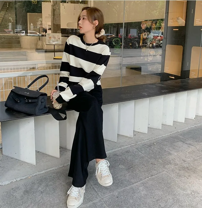 2020 Autumn Winter Knitted 2 Piece Set Women Striped Loose Pullovers Sweater + Lace-up Wide Leg Pant Set 2PCS Clothing Suits
2020 Autumn Winter Knitted 2 Piece Set Women Striped Loose Pullovers Sweater + Lace-up Wide Leg Pant Set 2PCS Clothing Suits