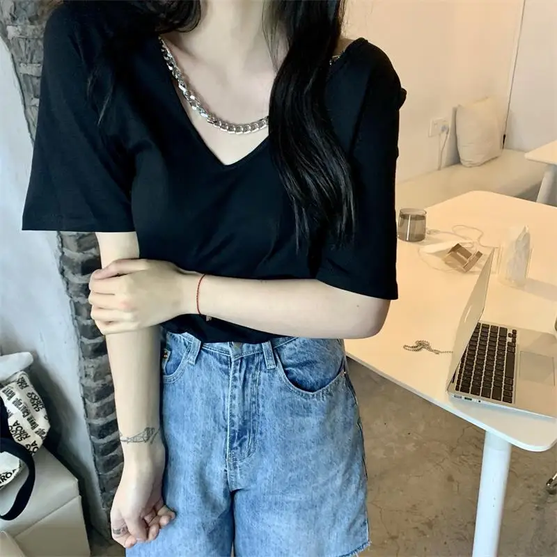 3360 new design sense V-neck chain loose white bottoming all-match short-sleeved T-shirt
3360 new design sense V-neck chain loose white bottoming all-match short-sleeved T-shirt