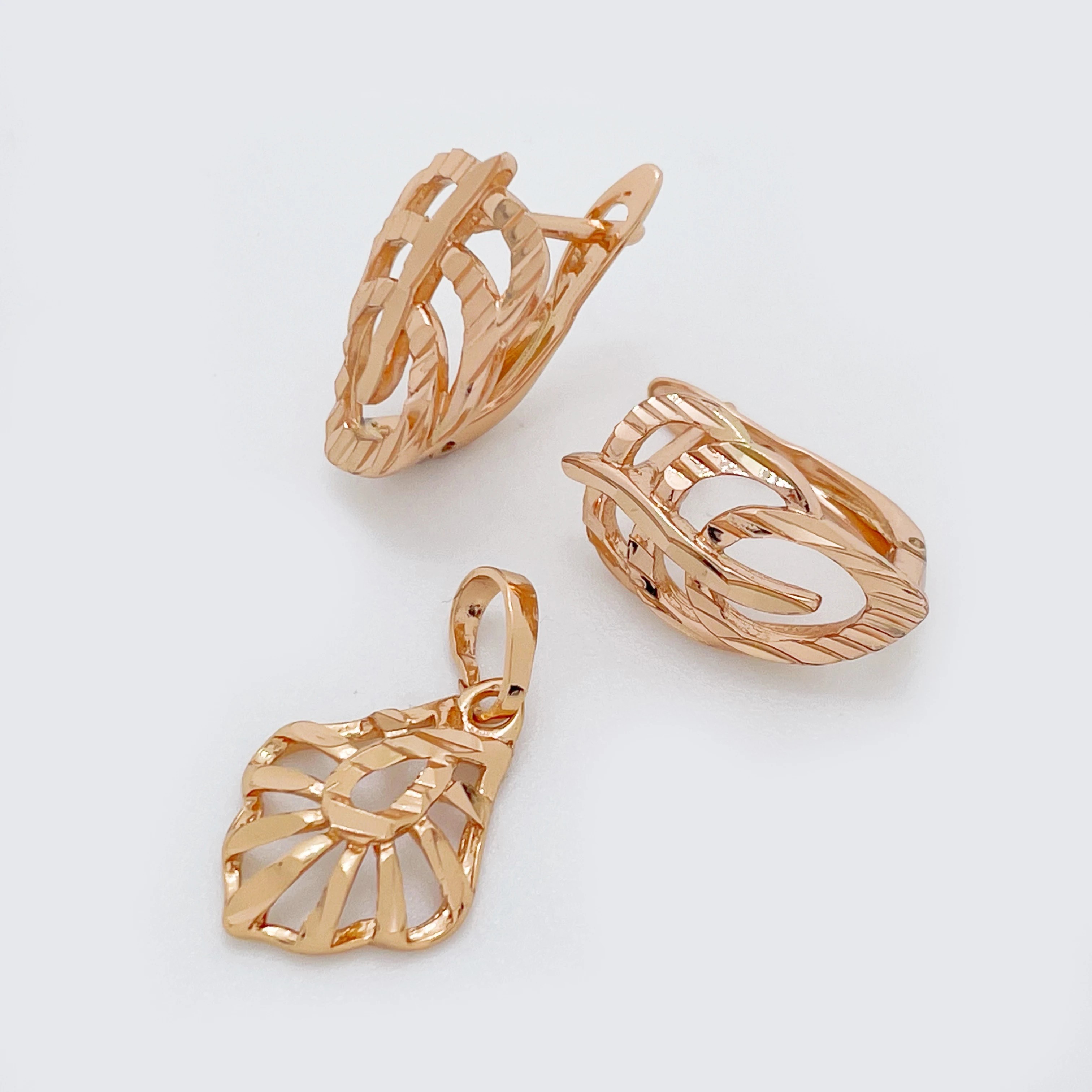 Популярные модные уникальные женские серьги и подвески, наборы из розового золота 585 пробы с полым рисунком, особый подарок, модные ювелирны... 
Популярные модные уникальные женские серьги и подвески, наборы из розового золота 585 пробы с полым рисунком, особый подарок, модные ювелирны...