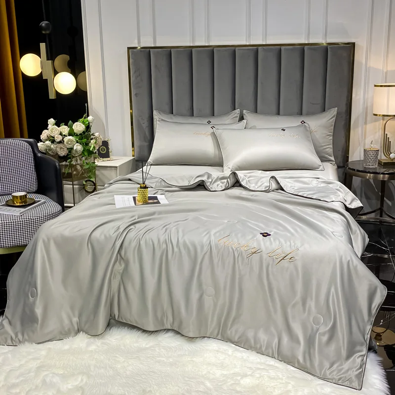 Summer Air-conditioning Quilt Soft Breathable Blanket Thin Satin Silk Queen King Full Comforter Solid Color Bed Cover 2021 NEW
Summer Air-conditioning Quilt Soft Breathable Blanket Thin Satin Silk Queen King Full Comforter Solid Color Bed Cover 2021 NEW