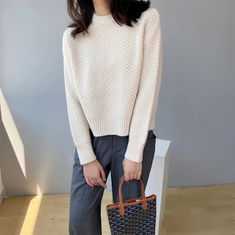 Autumn and winter women's sweater casual solid color round neck long sleeve sweater
Autumn and winter women's sweater casual solid color round neck long sleeve sweater