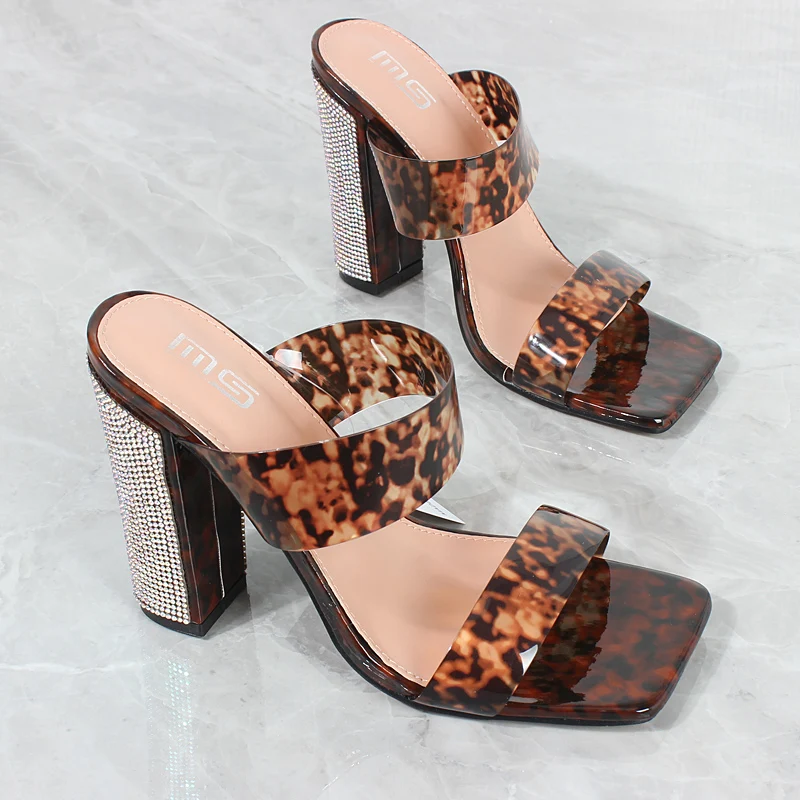 Новинка 2022, женские сандалии, прозрачная обувь из ПВХ с ремешком, роскошная Брендовая обувь на толстом каблуке с кристаллами, высокий каблук 
Новинка 2022, женские сандалии, прозрачная обувь из ПВХ с ремешком, роскошная Брендовая обувь на толстом каблуке с кристаллами, высокий каблук