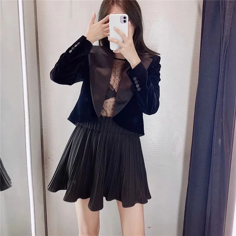 Za 2021 Female Cropped Black Velvet Blazer Women Casual Office Spring Jacket Long Sleeve Lapel Collar Button Women's Autumn Coat
Za 2021 Female Cropped Black Velvet Blazer Women Casual Office Spring Jacket Long Sleeve Lapel Collar Button Women's Autumn Coat