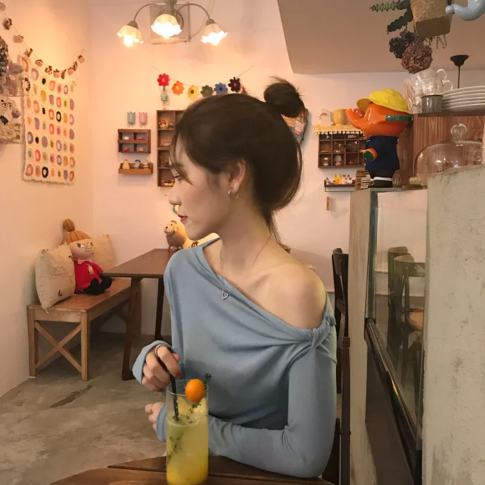 Korean Women's Clothing Slim Solid T-shirts Spring Autumn New Skew Collar Long Sleeve Ladies Tops Ins Hipster Off Shoulder Tees
Korean Women's Clothing Slim Solid T-shirts Spring Autumn New Skew Collar Long Sleeve Ladies Tops Ins Hipster Off Shoulder Tees
